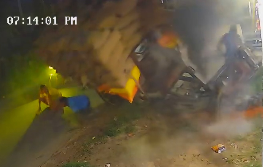 One Dead as Tractor Overturns and Crushes Worker Sitting on Cargo