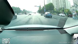 Motorcyclist flung into car trunk after high-speed crash at red light in China