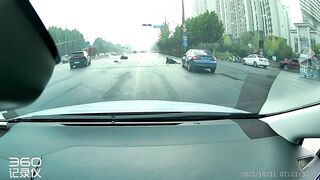 Motorcyclist flung into car trunk after high-speed crash at red light in China