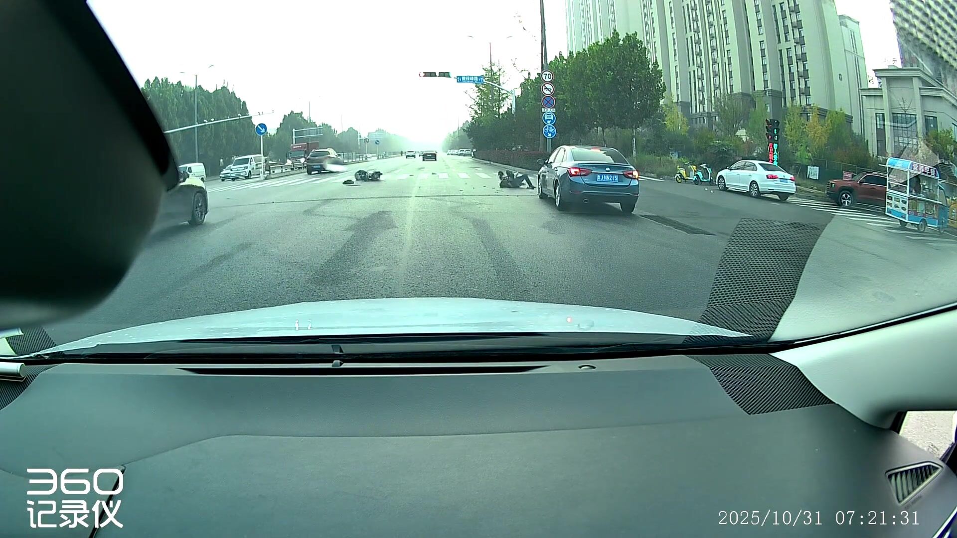 Motorcyclist flung into car trunk after high-speed crash at red light in China