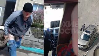 In Novosibirsk, a drunk man smashed cars and attacked passersby