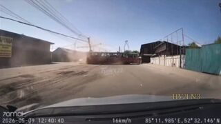 Tram derails in Russia