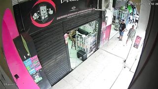 Hitman Executes Man in Broad Daylight Outside Cell Phone Repair Shop