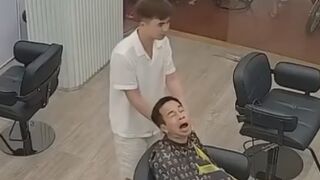 Barbershop Client Suffers A Sudden Seizure