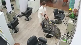 Barbershop Client Suffers A Sudden Seizure