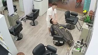 Barbershop Client Suffers A Sudden Seizure