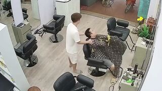 Barbershop Client Suffers A Sudden Seizure