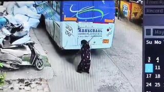 Street Cleaner Injured As A Heavy Parcel Falls From A Bus