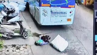 Street Cleaner Injured As A Heavy Parcel Falls From A Bus