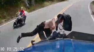 Motorcyclist Killed in Horrific Head-On Crash with Truck – Dashcam Records Everything