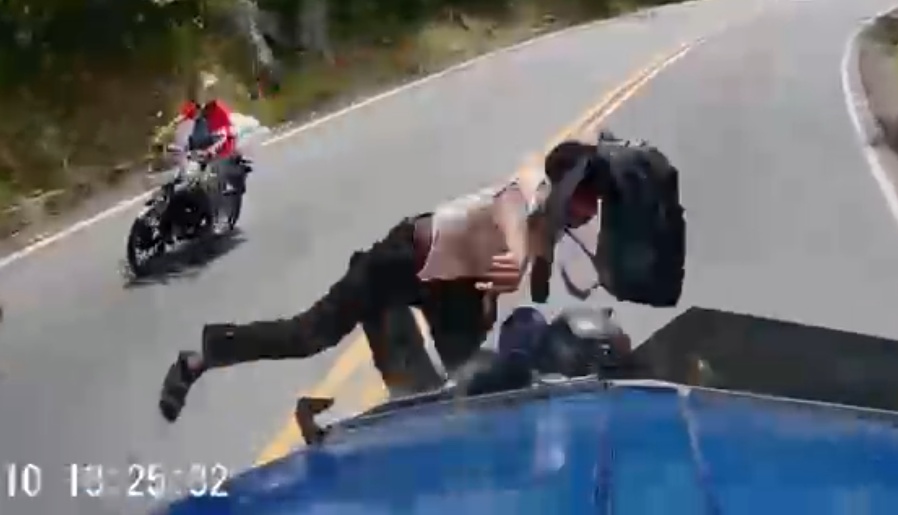 Motorcyclist Killed in Horrific Head-On Crash with Truck – Dashcam Records Everything