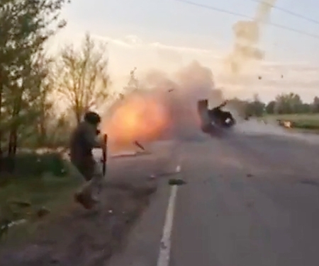 The moment of the RU drone attack on NRK, which was delivering supplies