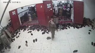 Man Sets Himself on Fire in Marib Mosque Over Unpaid Salaries and Economic Hardship