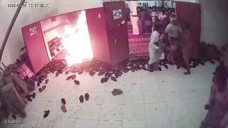 Man Sets Himself on Fire in Marib Mosque Over Unpaid Salaries and Economic Hardship