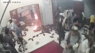 Man Sets Himself on Fire in Marib Mosque Over Unpaid Salaries and Economic Hardship