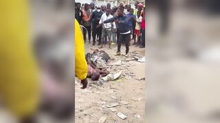 Bloodthirsty Crowd Tortures & Burns Two Suspected Thieves to Death in Horrific Lynchi