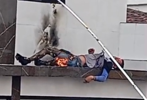 A Worker Critically Burned After Electric Shock While Working in Capoeiras