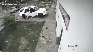 Young Man Killed by Multiple Stab Wounds in Street Altercation