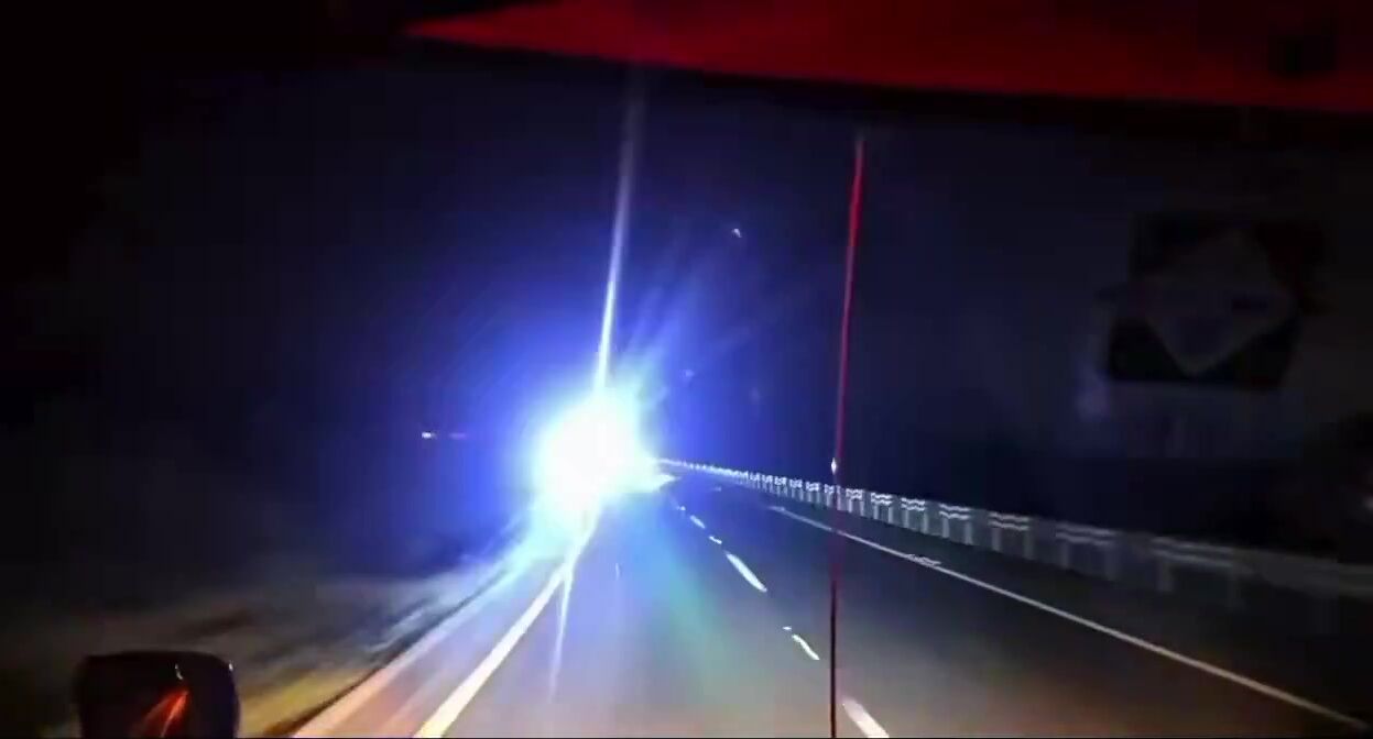Cumbres de Maltrata's Finest: Five Armed Idiots Block the Road, One Learns the Hard Way