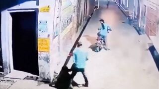 Nehru Nagar's 'Easy Prey' Turned Into Nightmare for Robbers — She Refused to Let Go