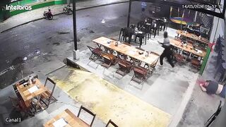 4 Masked Gunmen Pump Dozens of Rounds into Municipal Guard Outside Pizza Shop