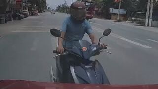 Dumb Rider Causes Problems For Another One