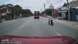 Dumb Rider Causes Problems For Another One