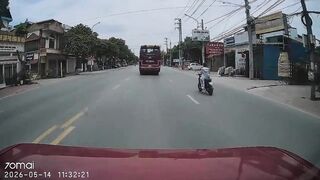 Dumb Rider Causes Problems For Another One