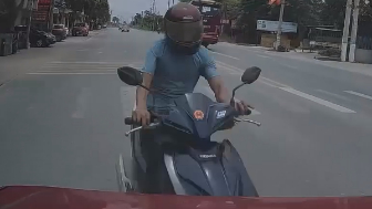 Dumb Rider Causes Problems For Another One