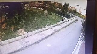 Adolescent Fatally Stabbed During Group Fight in Istanbul Neighborhood