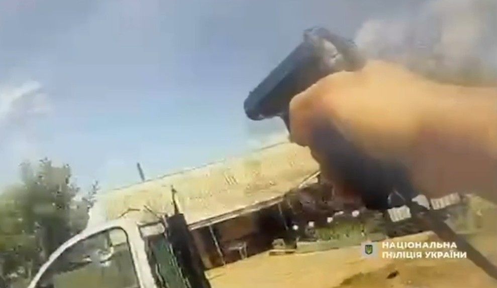 GoPro: Police officer records his death in a 2v1.