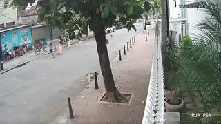 Failed Robbery Ends with Two Criminals Shot by Brazilian Officer (CCTV & Aftermath)