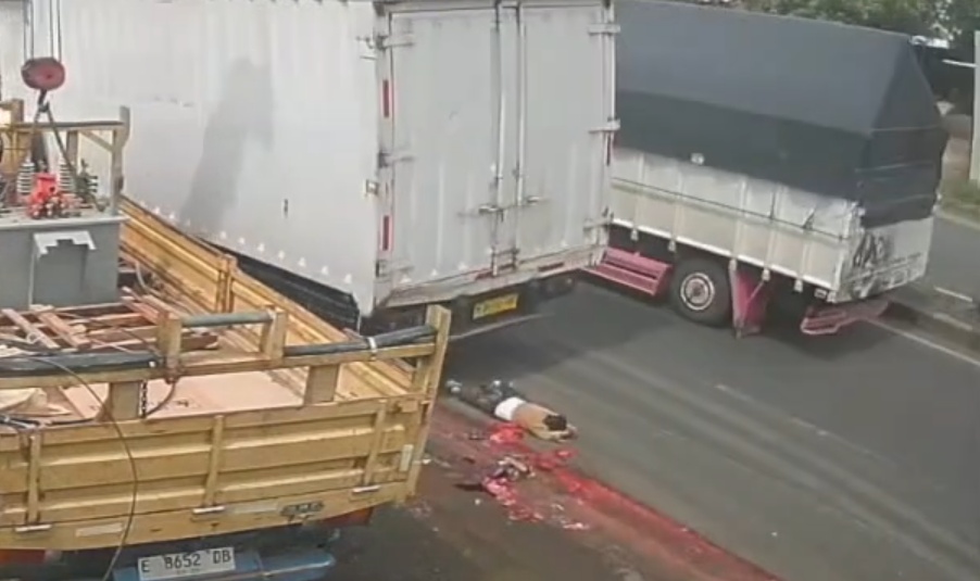Mother and Grandmother Killed After Being Dragged and Run Over by Truck in Cirebon