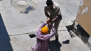Prisoner Attacks Police Officer Before Being Killed