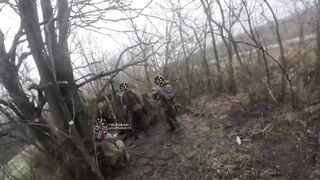 Execution of a tied up Russian soldier