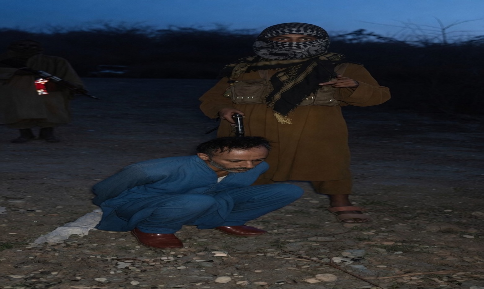 TTP Executes Alleged Pakistani Spy On Camera Over Death of 8 Fighters