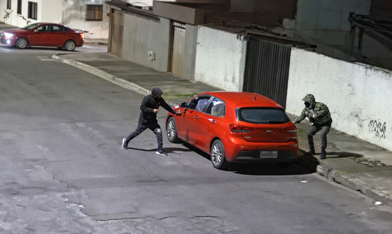Off-Duty Officer Kills Armed Carjacker During Attempted Vehicle Theft