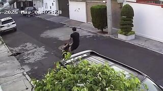 Man Waits in Ambush and Brutally Beats Ex-Girlfriend on Public Road