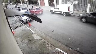 Driver Pursues and Runs Over Armed Motorcyclist After Failed Robbery Attempt