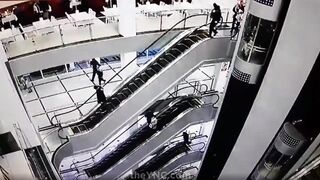 Classic: Carrying things while being at an escalator... Smart.