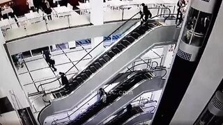 Classic: Carrying things while being at an escalator... Smart.