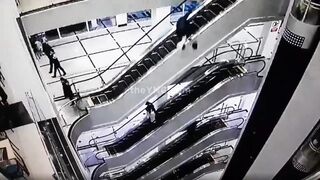 Classic: Carrying things while being at an escalator... Smart.
