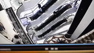 Classic: Carrying things while being at an escalator... Smart.