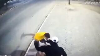 Horrific Stabbing: Blade Sinks into Man’s Neck During Heated Fight