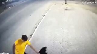 Horrific Stabbing: Blade Sinks into Man’s Neck During Heated Fight