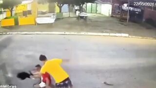 Horrific Stabbing: Blade Sinks into Man’s Neck During Heated Fight