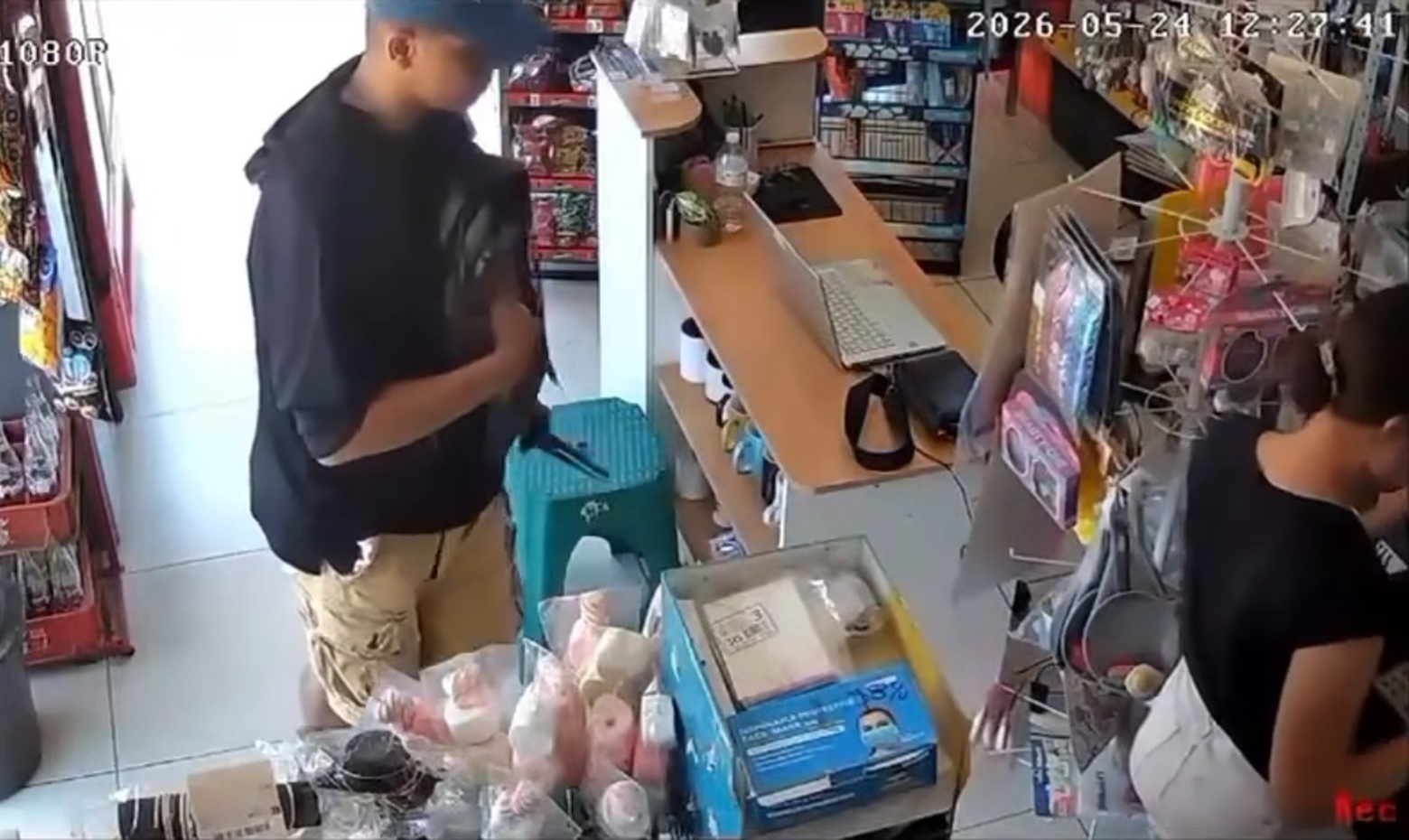 Brutal Knife Attack on Young Woman Caught Inside Store in Puerto Vallarta