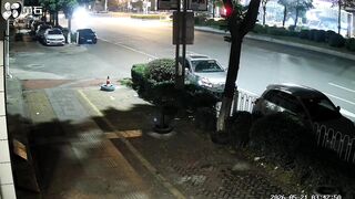 Female Biker Records Her Own Crash