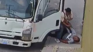 Bandit Stages A Fake Truck Breakdown To Knock Out And Rob An Unsespecting Passerby