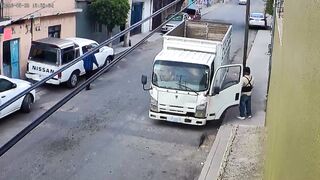 Bandit Stages A Fake Truck Breakdown To Knock Out And Rob An Unsespecting Passerby